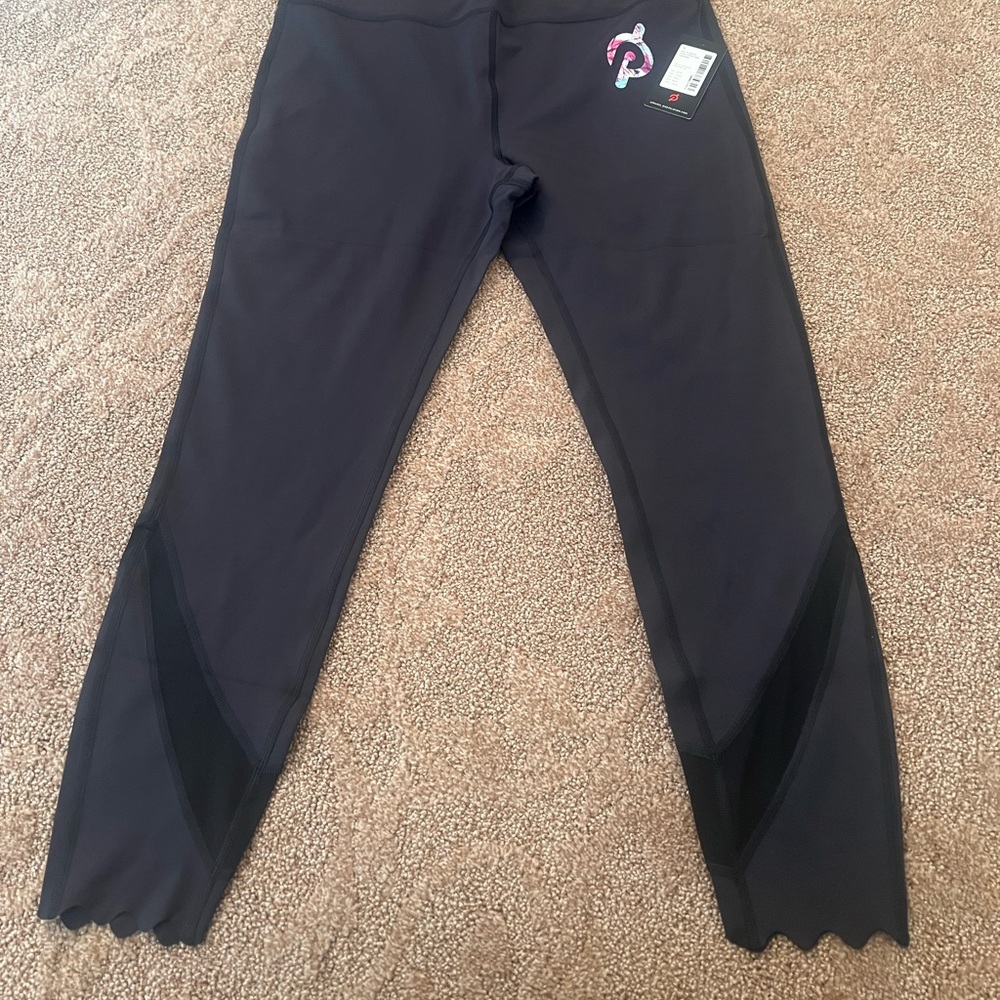 Peloton XL NWT Black leggings floral cut hem NWT Retail 90 host pick - Picture 8 of 17
